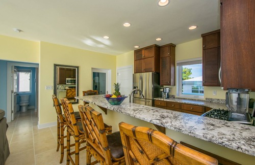 Cockburn Town Villa | Luxury Villa! Courtesy SUV Included! PaddleBoards, Bikes, Chairs & More!