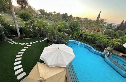 New Cairo Villa | Luxury villa in Cairo with pool - stylish & private. WLAN & near to the pyramids