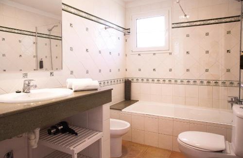 Binibeca Villa | Luxury Villa in Binibeca with Jacuzzi