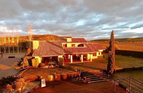 Requena Villa | Luxury villa "La Traviesa". Site in a valley of vineyards