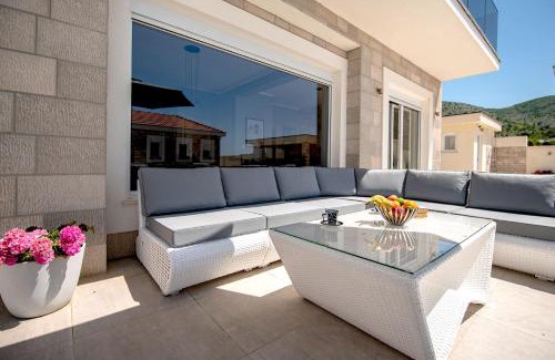 Ravno Villa | Luxury Villa Miriam with private pool and jet pool near Dubrovnik