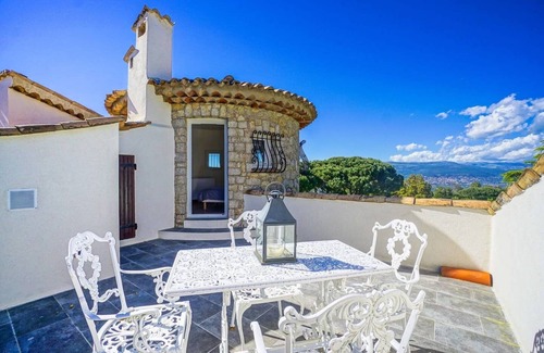 Tanneron House | Luxury villa with a view, 15 min away from the sea