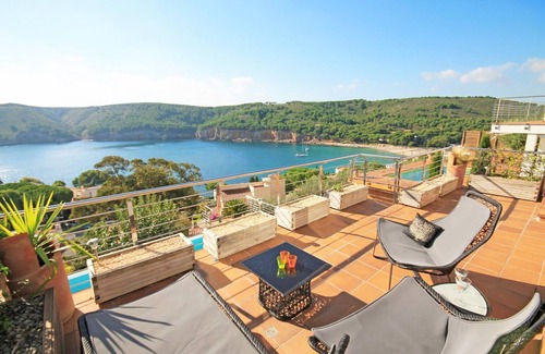 L'Escala Villa | Luxury villa with amazing sea view