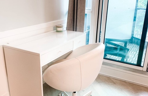 Bathurst Quay Condo | Luxury Waterfront Downtown Condo w/Pool & Parking