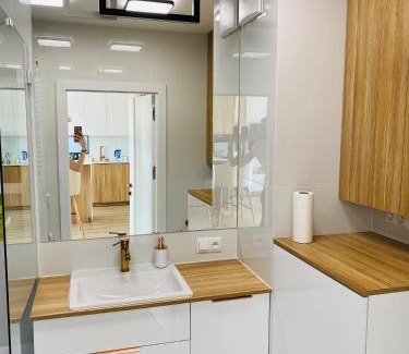 Czyzyny Apartment | Luxury White Apartment in Park Lotników