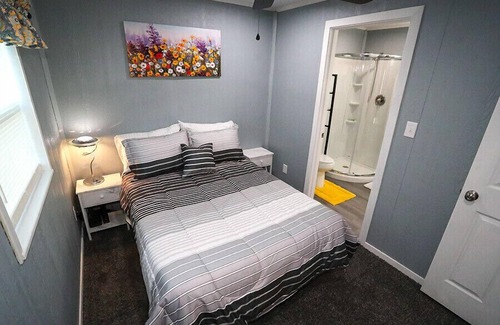 Commerce Cabin | Luxury Wolf Lodge - 2 bedroom - Lakefront.