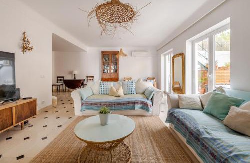 Falca Villa | Lx Villa -10m to downtown up to14 ppl,heatable pool and lift