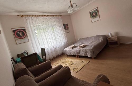 Hollohaza Apartment | Májushegy Vendégház