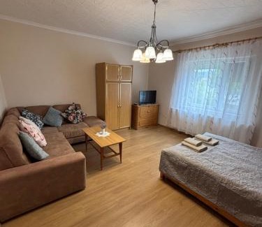 Hollohaza Apartment | Májushegy Vendégház