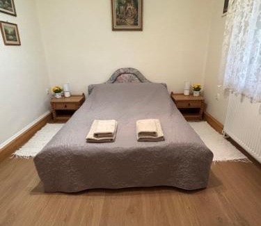 Hollohaza Apartment | Májushegy Vendégház