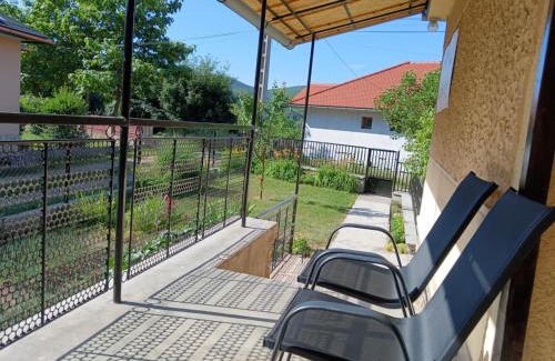 Hollohaza Apartment | Májushegy Vendégház