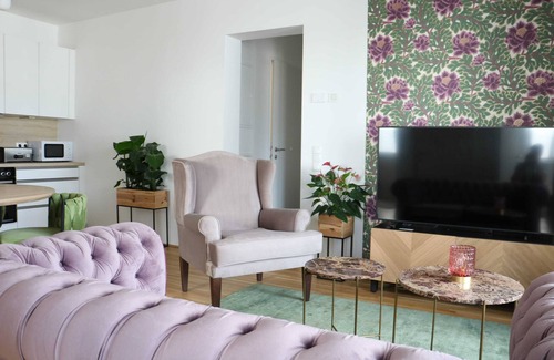 Gmunden Apartment | M.a.i.s.o.n C.h.i.q.u.e | Balcony | 3 BR