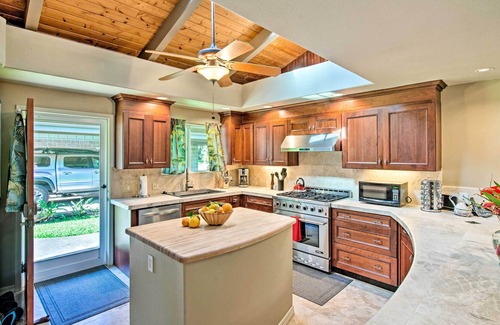 Honokaa House | 'M'la Lani' Home on 5 Acres, w/ Gas Grill!