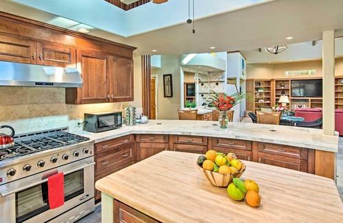 Honokaa House | 'M'la Lani' Home on 5 Acres, w/ Gas Grill!