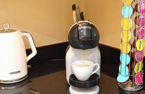 Dewsbury House | M1/M62-Free Parking+WiFi/8 beds/3 TVs/Office