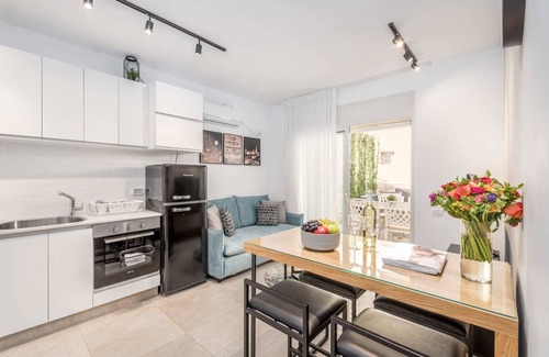 Nachlaot Apartment | Machane Yehuda 4 - One Bedroom Apartment, Sleeps 4