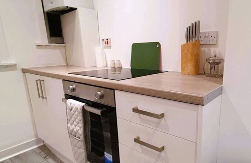 Port Glasgow House | Mackie House: A fully equipped house in a residential area within the costal town of Port Glasgow