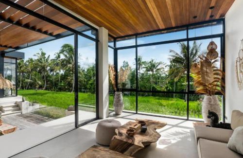 Pejeng Kawan Villa | Madeeha 6 BR Private Pool Villa ZN309