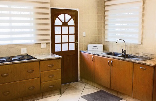 Alberton House | Madison House - A spacious 4 bedroom house with pool and braai area.