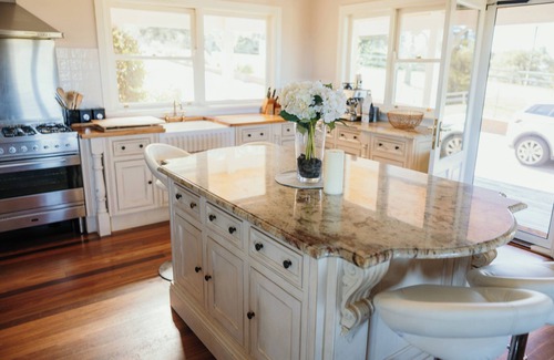 Robertson House | Madison Park, a large Country Retreat