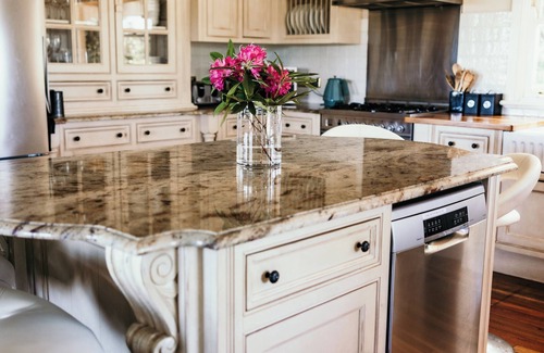 Robertson House | Madison Park, a large Country Retreat