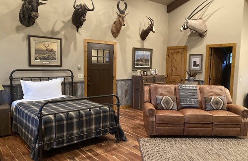 Cameron House | Madison River Safari Guest Cabin