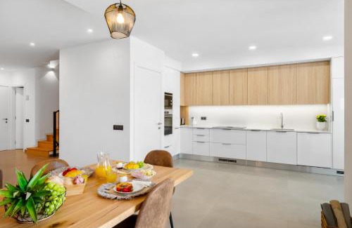 Montenegro Villa | Mae Joana pool&beach Faro villa