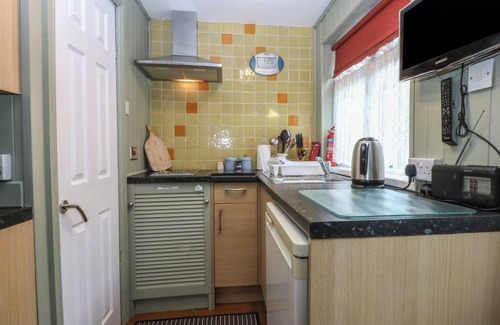 Llanfair Cottage | MAESAWEL STUDIO, with a garden in Llanfair