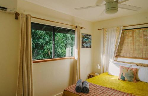 Kahaluu Bay House | Magic Sands Beach Bungalow