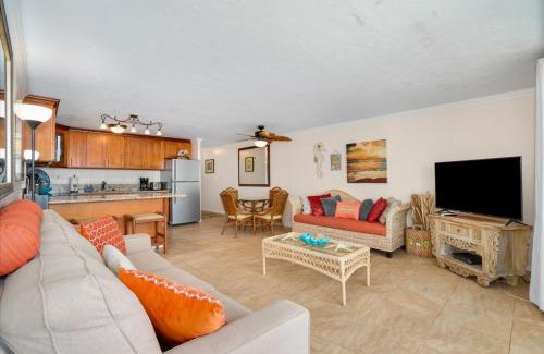 Punaluu House | Magical Beachfront Condo