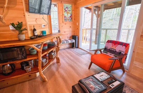 Copperhill Cabin | Magical Treehouse ~ Romantic Hot Tub and Sauna