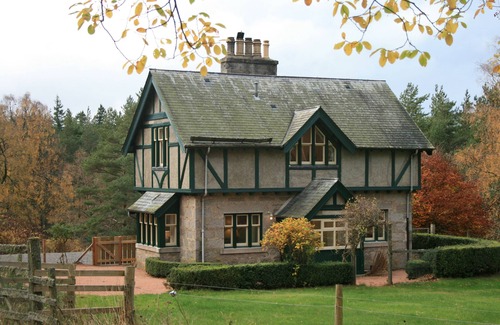 Ballater House | Magical Woodland Cottage