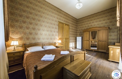 Lypky House | Magnificent classic apartment with a view of Khreschatyk Street