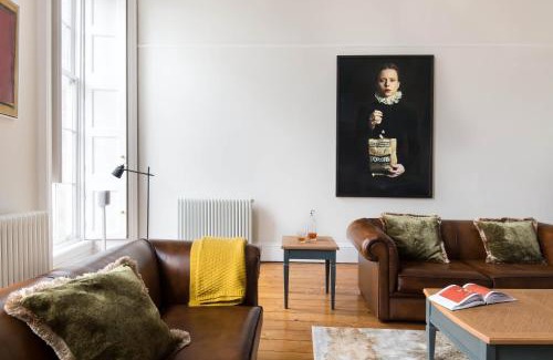 New Town Apartment | Magnificent Georgian 3-Bedroom Apartment in New Town