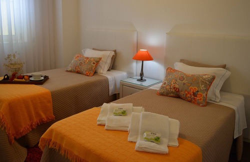 Esposende House | Magnificent house with pedestrian access to the river, the beach and the city center.