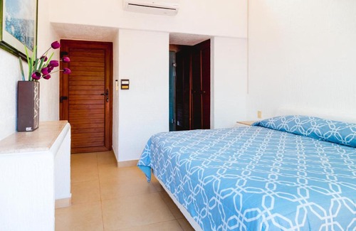 Tequesquitengo Villa | Magnificent Lake Shore Villa with infinity pool, jacuzzi and private pier