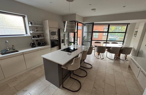 Ballsbridge House | Magnificent one of a kind 4 bedroom townhouse in the heart of Dublin City.