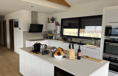 Saint-Eustache Apartment | Magnificent Takapuna Loft with lake and mountain views