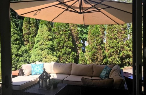 Huntington House | Magnificent Waterfront Setting