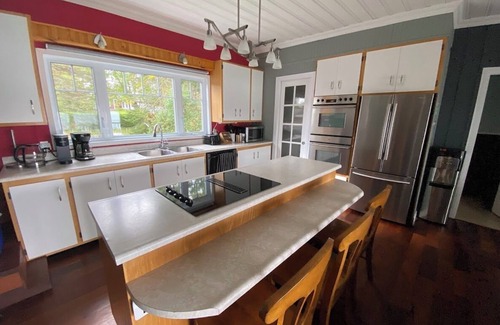 Asbestos Ski Chalet | Magnificient cottage with SPA, kayaks and pedal boat for rent right on the water