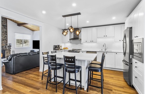 Saint-Hippolyte Ski Chalet | Magnifique chalet location d'exception dans un univers chaleureux à St-Hippolyte