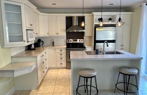 Laval Villa | Magnifique maison près de l’eau