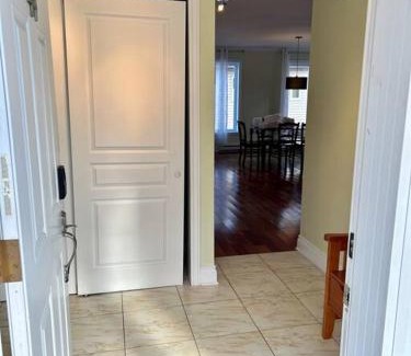 Laval Villa | Magnifique maison près de l’eau