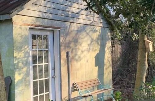 Lackey Cottage | “Magnolia Cottage” on the River