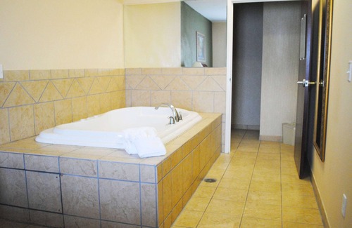 Commerce Hotel | Magnuson Hotel Commerce