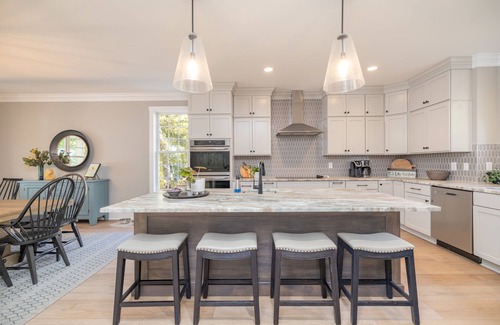 Macon House | Main Lake, luxury tritoon boat, spa, fire pit, water toys and more more more!