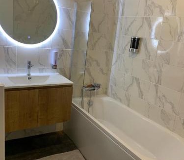 Broons Apartment | Maison 2 chambres avec jaccuzi de 2 à 4 pers