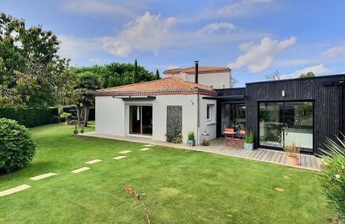 Vallet Villa | Maison 4 chambres piscine et jacuzzi