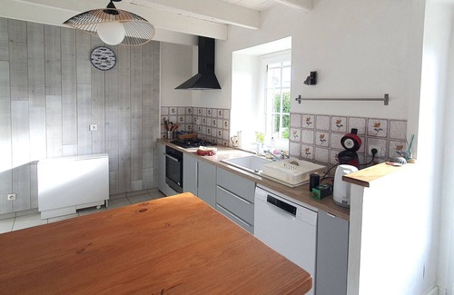 Hillion House | Maison Ancienne Bord de Mer, Plage 400 m, 9 Personnes, Baie de Saint Brieuc