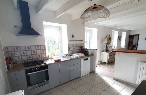 Hillion House | Maison Ancienne Bord de Mer, Plage 400 m, 9 Personnes, Baie de Saint Brieuc